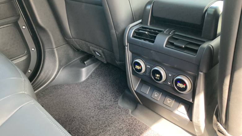 Land Rover Defender 3.0 D350 X-Dynamic SE 130 5dr Auto [8 Seat] Diesel Estate